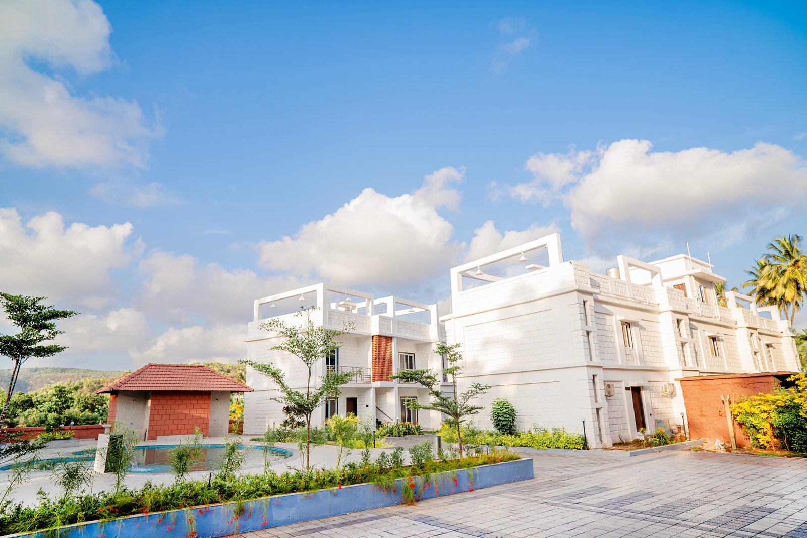 Breeze-Inn Beach Resort — Resort Exterior