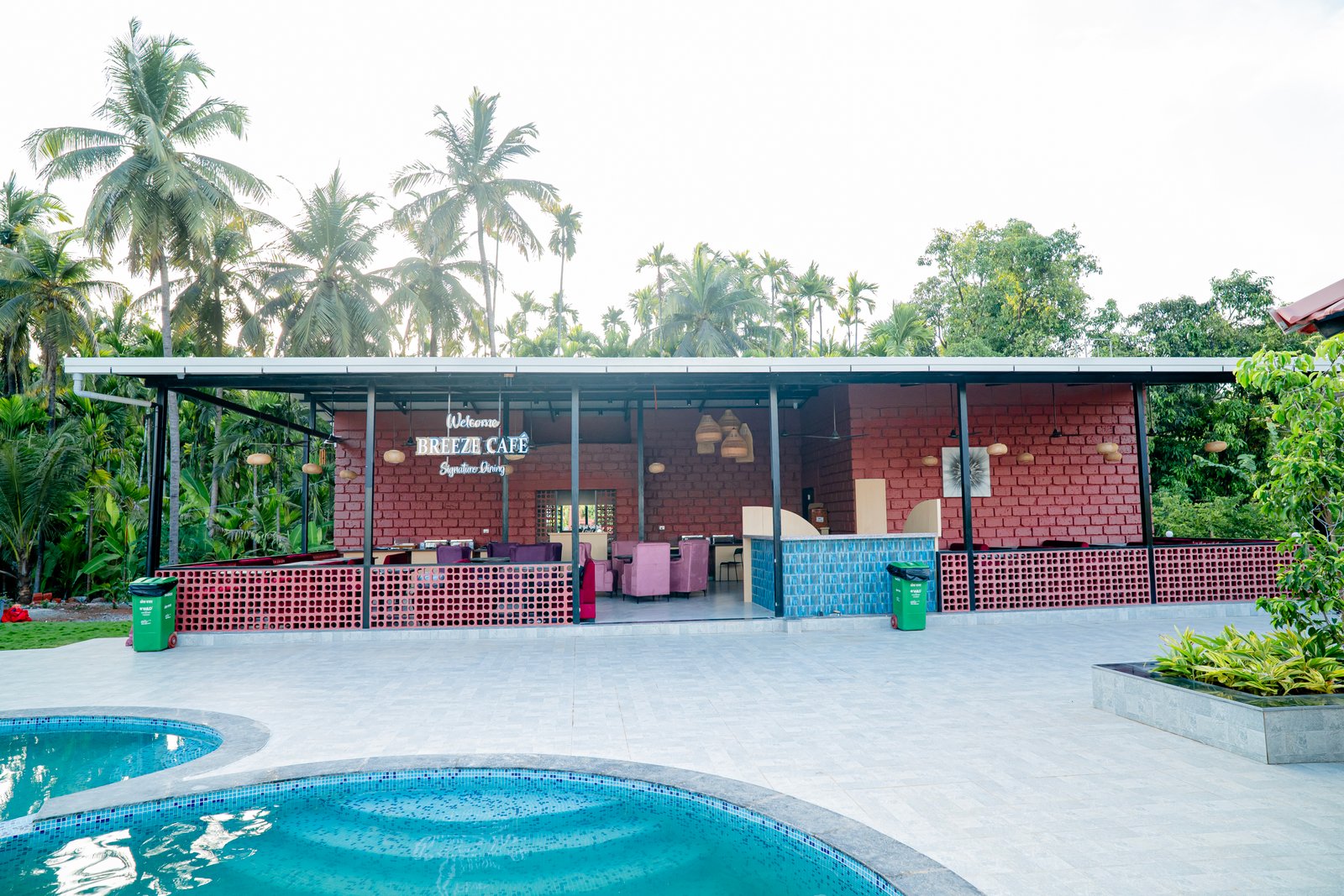 Breeze-Inn Beach Resort — Dining