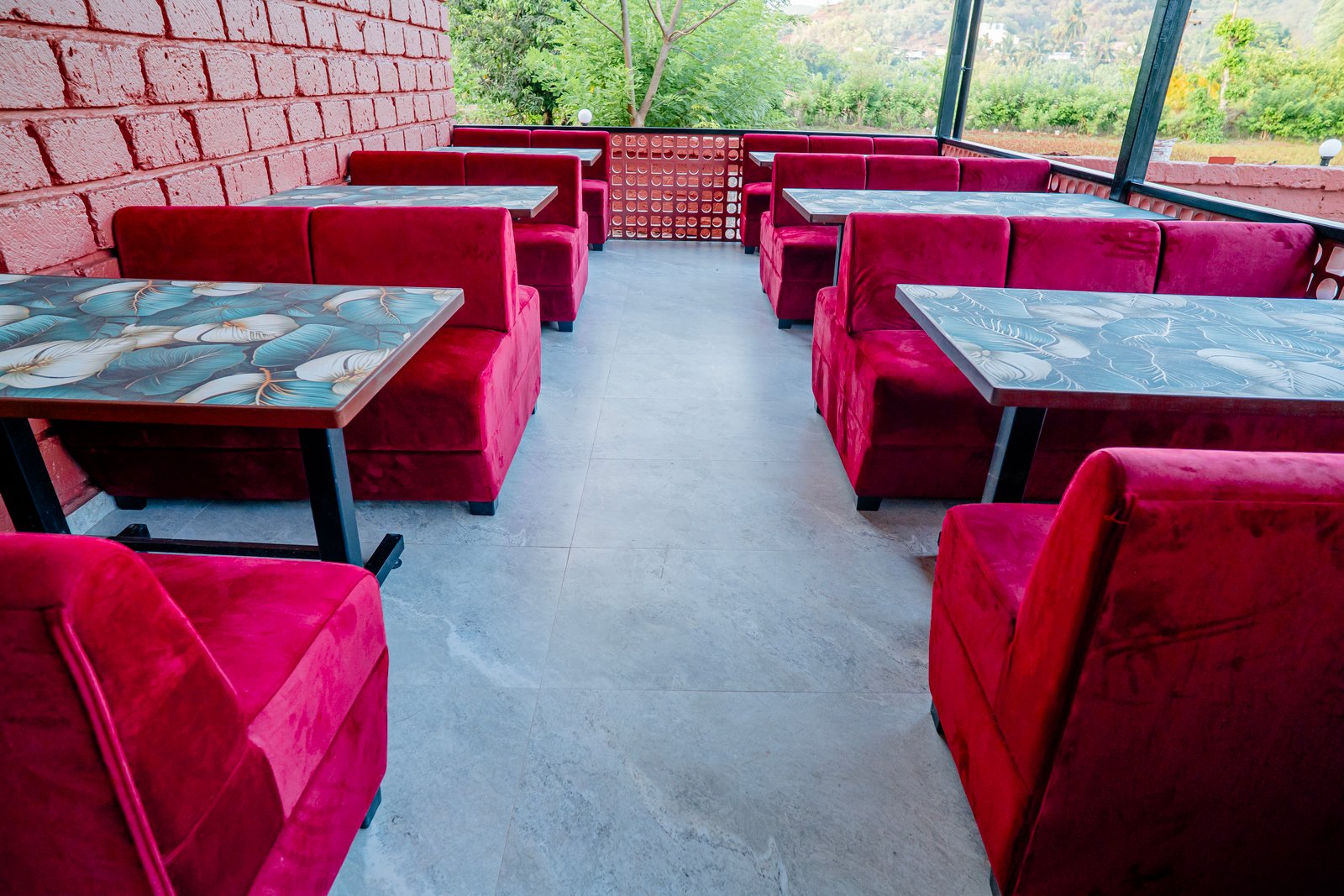 Breeze-Inn Beach Resort — Dining
