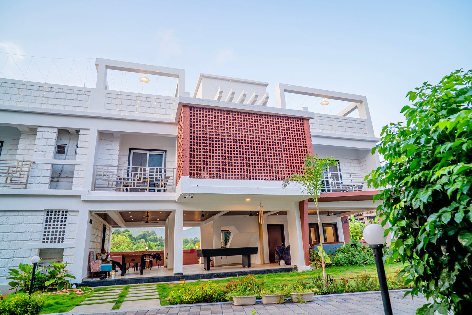 Breeze-Inn Beach Resort — Resort Exterior