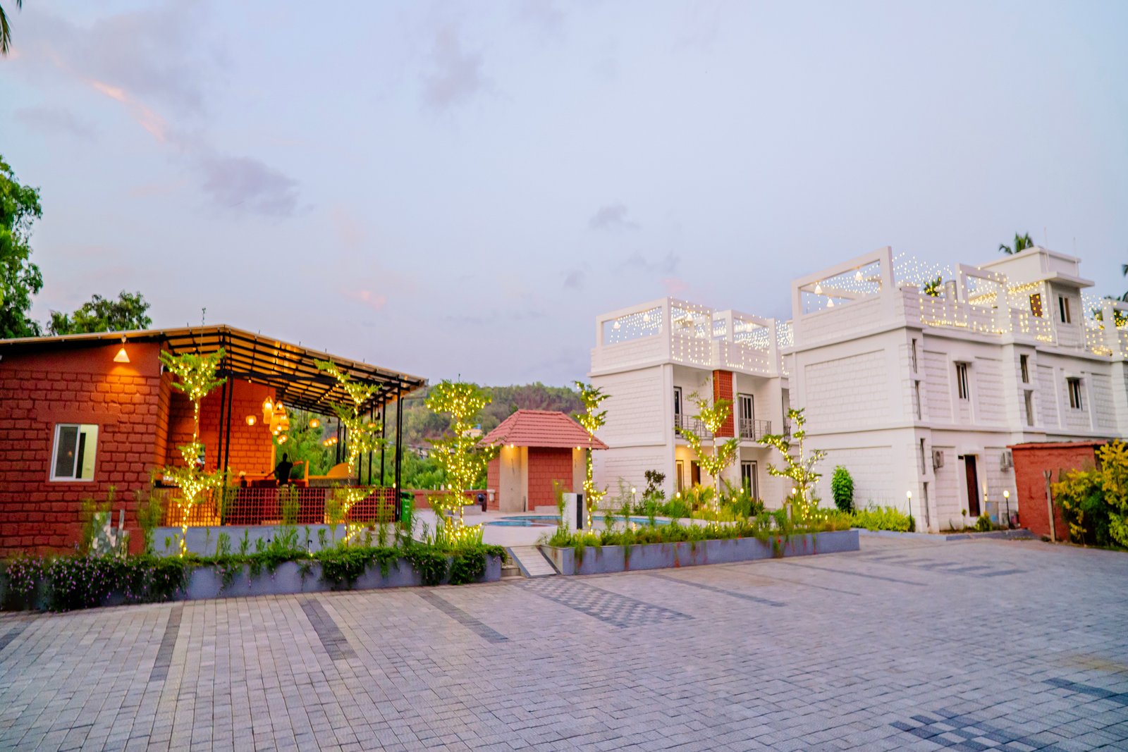 Breeze-Inn Beach Resort — Green Grove