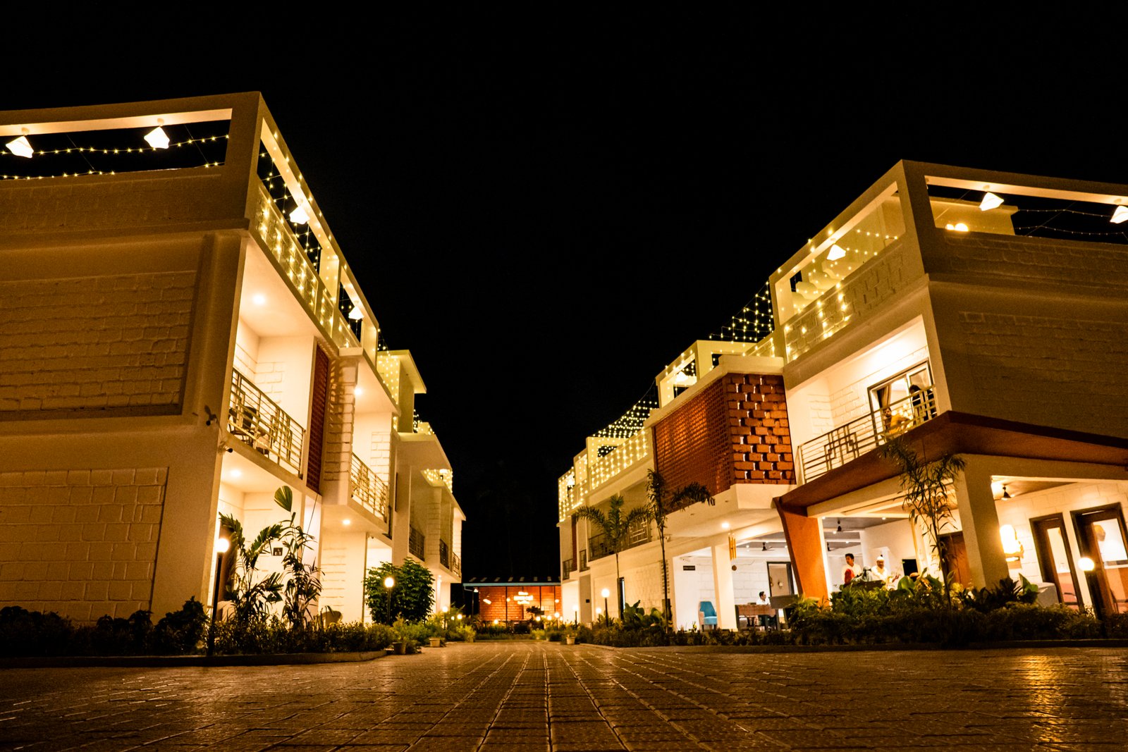 Breeze-Inn Beach Resort — Resort Exterior