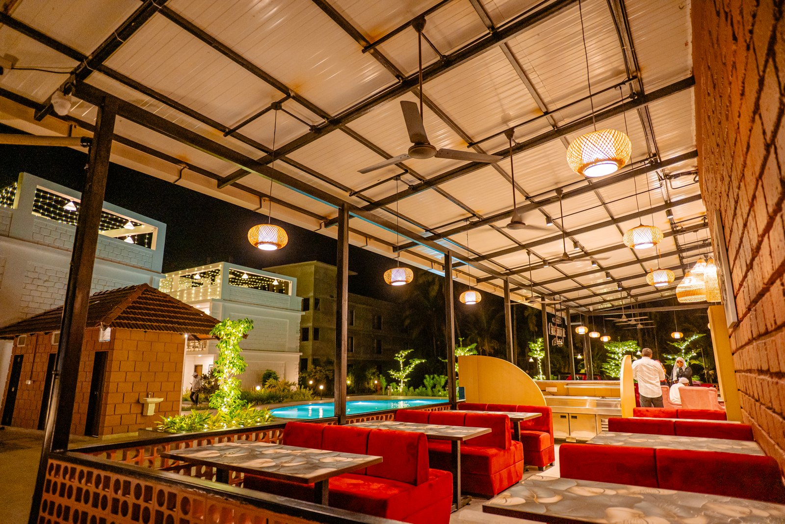 Breeze-Inn Beach Resort — Dining