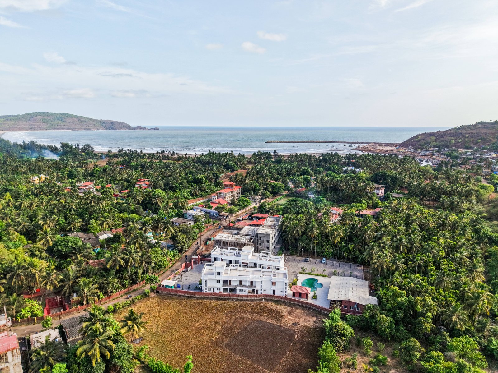 Breeze-Inn Beach Resort — Green Grove
